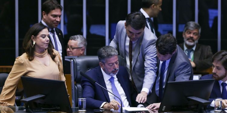 Câmara Federal conclui votação do projeto que altera regras eleitorais
