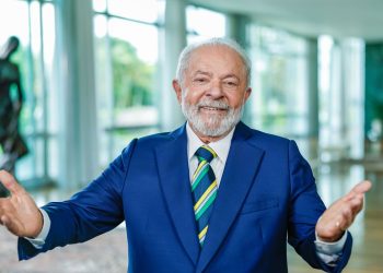 Em pronunciamento, Lula defende democracia e união do país