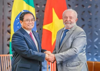 Lula assina acordos de defesa, educação e agricultura com Vietnã