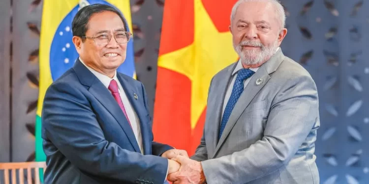 Lula assina acordos de defesa, educação e agricultura com Vietnã