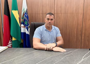 MAIS UM: Prefeito de Sapé anuncia redução do próprio salário, da vice e secretariado