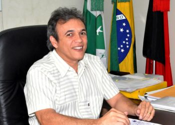 Prefeito de Esperança esquece crise financeira e tira férias remuneradas