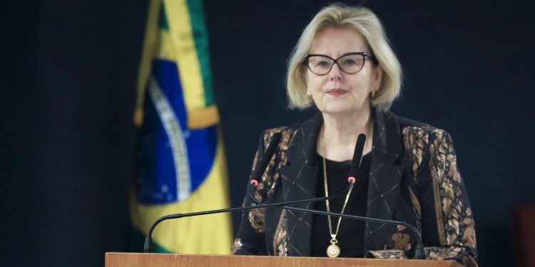 Rosa Weber marca julgamento de ação que descriminaliza aborto
