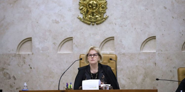 Rosa Weber defende atuação do STF durante julgamento de réus do 8/1