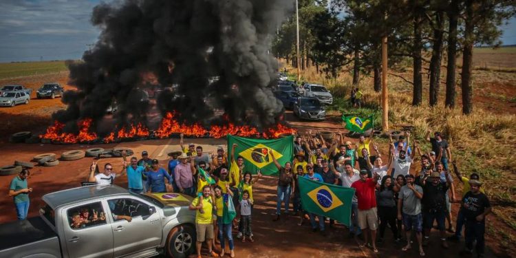 Suspeitos de financiarem atos antidemocráticos são alvos da Polícia Federal