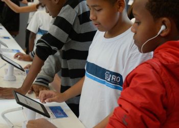 Governo Federal vai conectar 138,4 mil escolas até 2026