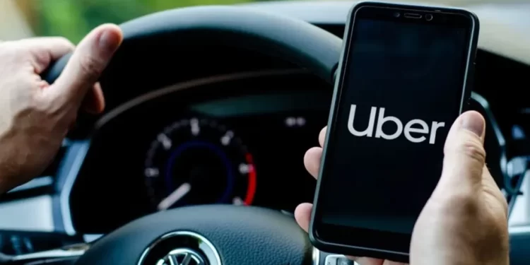 Uber deverá assinar a carteira de todos os motoristas e pagar multa de R$ 1 bilhão