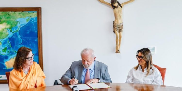 Lula sanciona lei que concede auxílio-aluguel para mulheres vítimas de violência doméstica