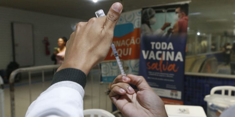 Anvisa autoriza nova fase de testes com vacina brasileira contra covid-19