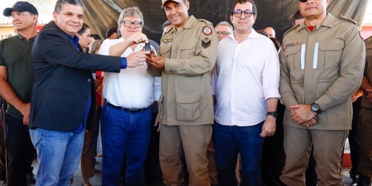 João Azevêdo entrega reforma e ampliação da 2ª Companhia Independente de Bombeiro Militar de Catolé do Rocha e viatura de resgate