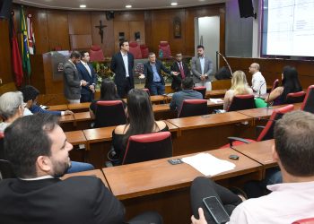 Estudantes de Direito visitam CMJP durante reunião da CCJ