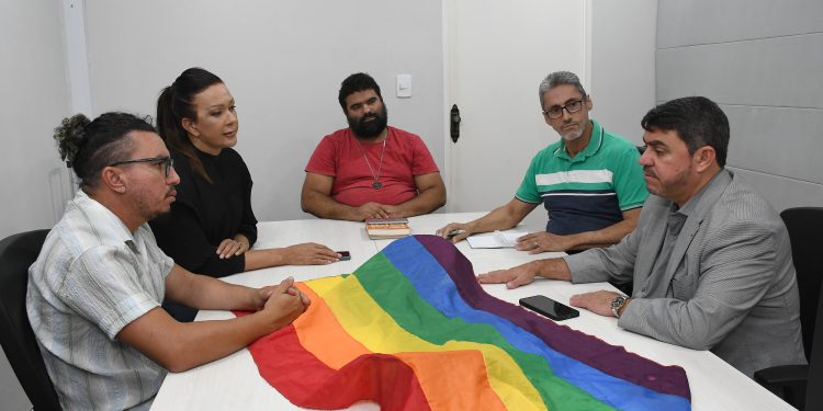 Presidente da CMJP recebe representantes da população LGBTQIAP+