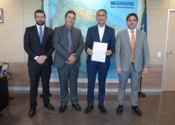 Murilo Galdino reforça importância de conclusão da adutora do Pajeú em audiência com ministro