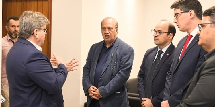 Em visita de cortesia a João Azevêdo, ministro do TCU elogia boas práticas de governança implantadas na Paraíba