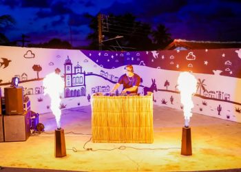 Anfiteatro da Casa da Pólvora ganha painel com xilogravura que exalta o cordel e o Centro Histórico