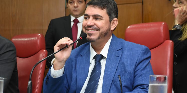 Atendendo requerimento de Dinho, Prefeitura abre Refis para débitos municipais com desconto em multas e juros