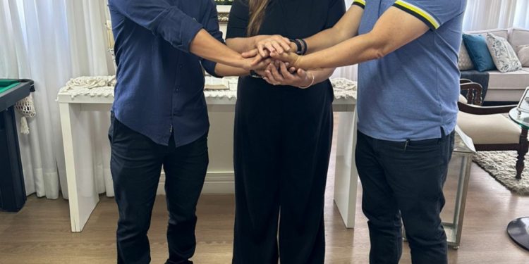 Prefeita de Pocinhos recebe adesão do ex-candidato a prefeito Emmanoel Ribeiro