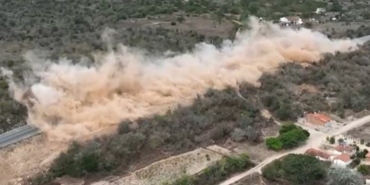 Veneziano acompanha implosões na BR 230 e confirma avanço da duplicação em direção à Praça do Meio do Mundo