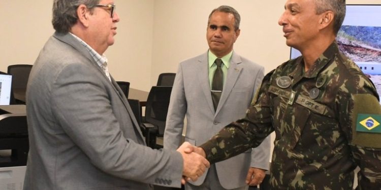 Governador recebe novo comandante do 1º Grupamento de Engenharia e discute parcerias para obras de infraestrutura