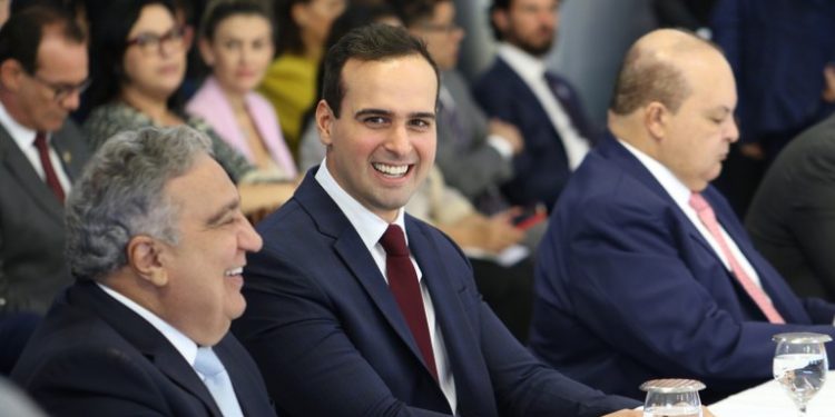 Lucas Ribeiro lidera missão oficial à China visando ampliar parcerias comerciais e atrair novos investimentos na área da saúde