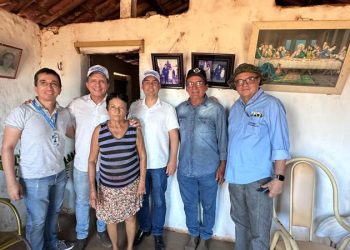 Moradora comemora instalação de cisterna na zona rural de Patos