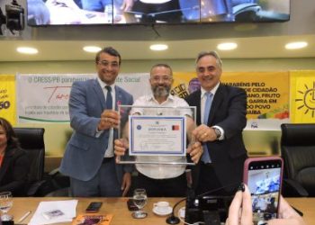 ALPB concede título de cidadania paraibana a Tárcio Teixeira