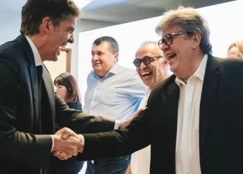 Pedro expressa sua decepção com foto de João e Tovar, mas se arrepende de publicação