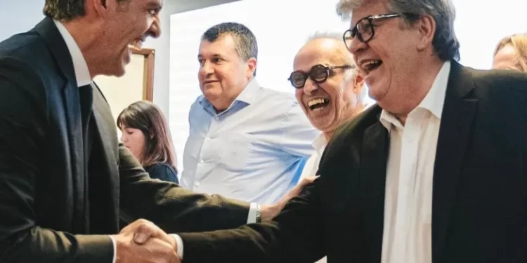 Pedro expressa sua decepção com foto de João e Tovar, mas se arrepende de publicação