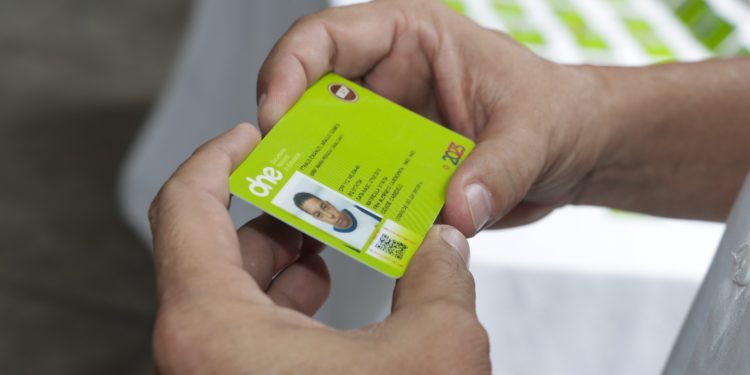 Cabedelo desenvolve projeto pioneiro de distribuição gratuita de documento de identidade estudantil