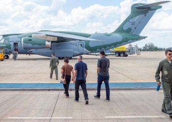 Terceiro avião trazendo brasileiros de Israel chega ao Brasil