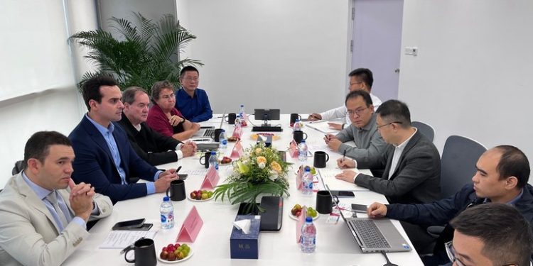 Vice-governador busca cooperação com empresa chinesa para ampliar e facilitar o acesso a medicamentos contra câncer