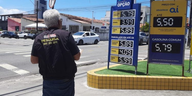 Procon-JP registra que a gasolina comum tem preço médio de R$ 5,781 na Capital