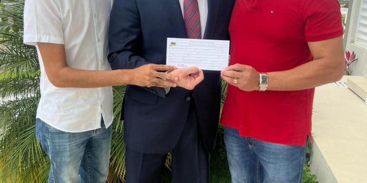 Veneziano filia ao MDB o prefeito Olinaldo Martins, de Sobrado: “Essa parceria vai muito longe; estou em casa”, afirma o gestor