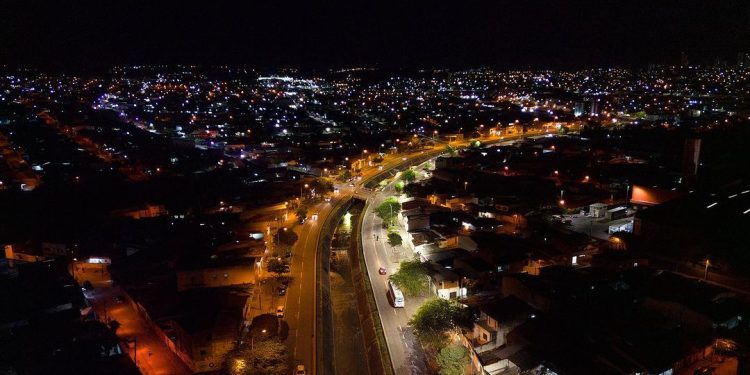 Programa ‘Iluminar’ alcança a marca de mais de 350 ruas com iluminação em LED, em Campina Grande