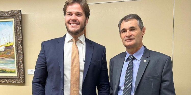 Bruno pleiteia emendas com Romero e Efraim em Brasília