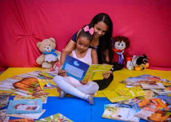 Literacia Familiar: Projeto leva famílias de alunos para ações de incentivo à leitura nas escolas e creches
