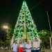 Cícero Lucena faz acendimento das árvores natalinas da Lagoa e Praça da Independência