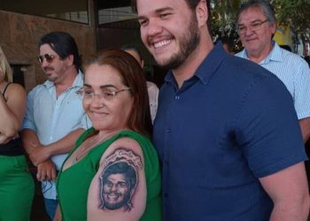 VÍDEO: Mulher explica motivo de homenagear Bruno com tatuagem no braço