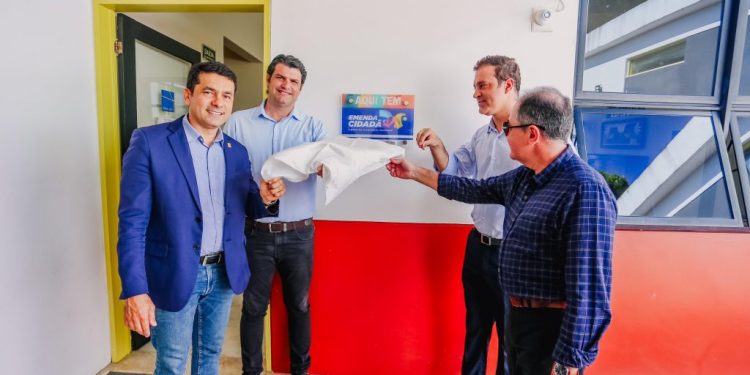 Leo Bezerra libera R$ 140 mil em recursos indicados por vereadores para a Casa da Criança com Câncer