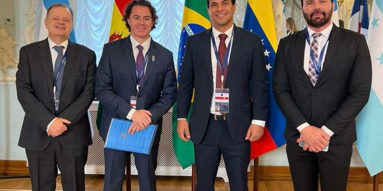Veneziano chefia comitiva internacional em conferência na Rússia e ressalta volta da diplomacia e do diálogo com resultados positivos para o Brasil