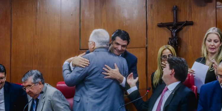 Leo Bezerra destaca trajetória e legado de Severino Ramalho Leite, que recebeu título de cidadão pessoense