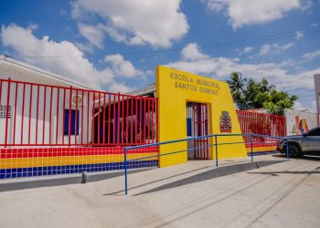 Cícero entrega reforma, ampliação e modernização de escola e reforça compromisso de um futuro promissor na Educação