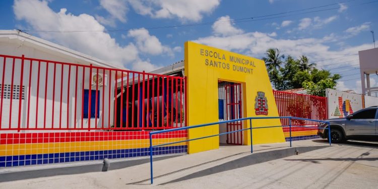 Cícero entrega reforma, ampliação e modernização de escola e reforça compromisso de um futuro promissor na Educação