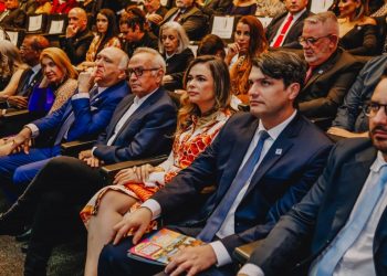 Cícero Lucena e Leo Bezerra recebem prêmio Heitor Falcão de reconhecimento a personalidades que contribuem com o crescimento da Capital