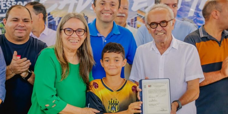 Cícero autoriza ampliação e modernização da Escola Anayde Beiriz e anuncia construção de 12 novas unidades de ensino