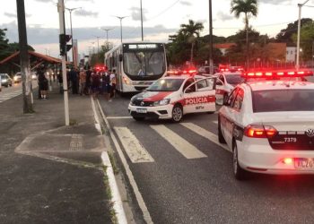 Reforço do policiamento intercepta grupo acusado de danificar ônibus e fazer baderna em transporte coletivo na capital