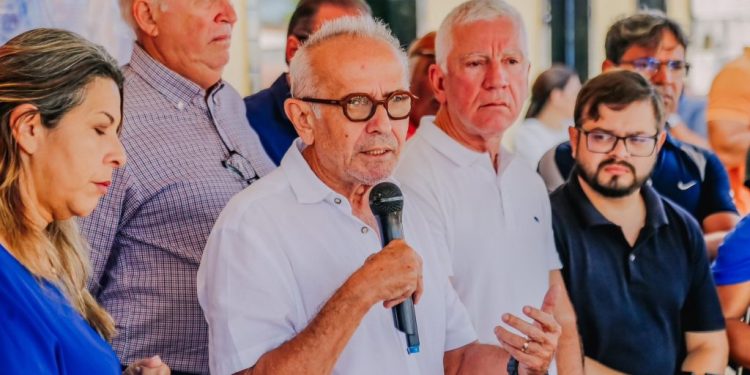 Cícero autoriza obras em mais nove ruas e programa de pavimentação da Prefeitura completa 25 bairros 100% pavimentados