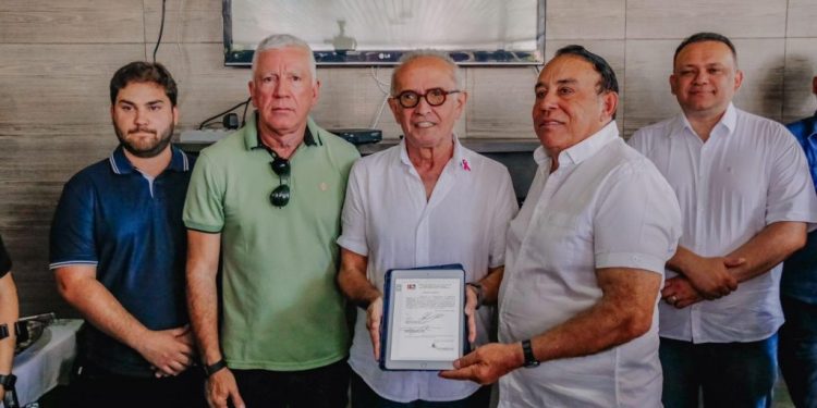 Cícero Lucena autoriza construção de 3 projetos de empraçamento e pavimentação de 10 novas ruas nos Bancários