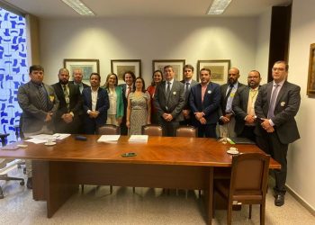 Veneziano recebe comitiva do IFPB e trata da garantia de recursos para a instituição junto ao MEC e DNIT