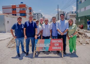 Prefeito entrega ruas pavimentadas nos Bancários e chega a 191 vias inauguradas